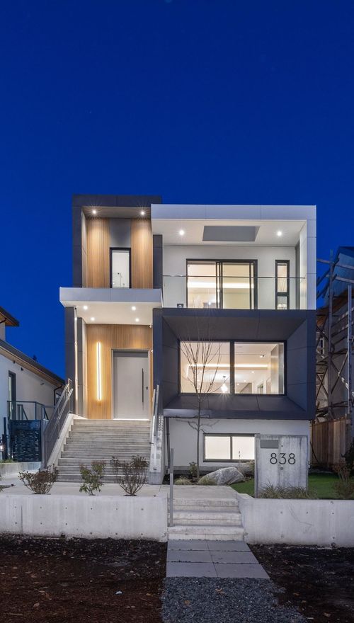 838 E 14th St, North Vancouver, BC, V7L2P6 | Card Image