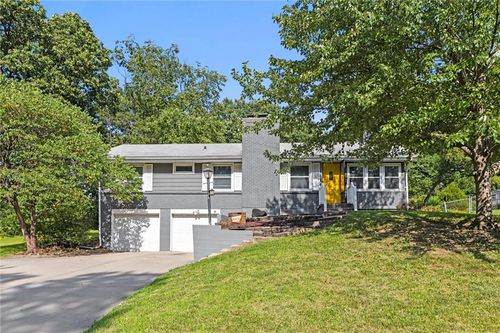 6601 Broadway St, Gladstone, MO, 64118-3264 | Card Image