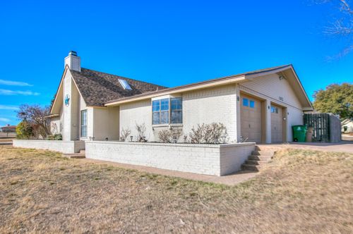102 Loch Lomond Rd, San Angelo, TX, 76901-9516 | Card Image