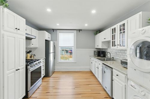 apt-3-35 Locust St, Danvers, MA, 01923-2254 | Card Image