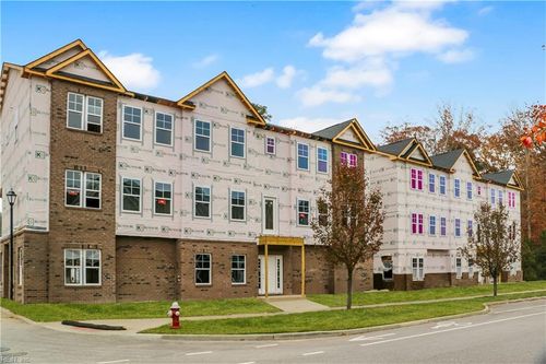 621 Commonwealth Dr, Yorktown, VA, 23693-5652 | Card Image