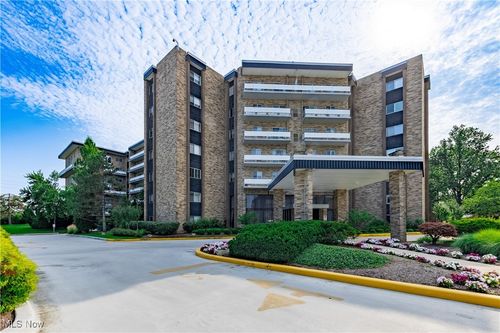 apt-2710-2202 Acacia Park Dr, Lyndhurst, OH, 44124-3858 | Card Image