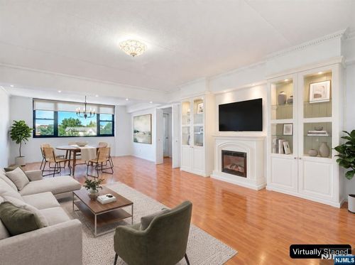 250 Gorge Rd, Cliffside Park, NJ, 07010-1301 | Card Image