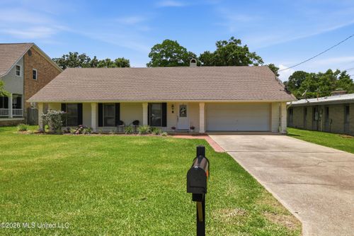 319 Eastview Dr, Biloxi, MS, 39531-2601 | Card Image
