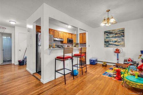 1 Lowell St, Yonkers, NY, 10701-5915 | Card Image