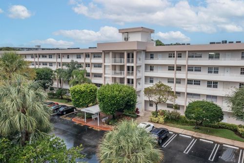 apt-307-3850 Oaks Clubhouse Dr, Pompano Beach, FL, 33069-3658 | Card Image