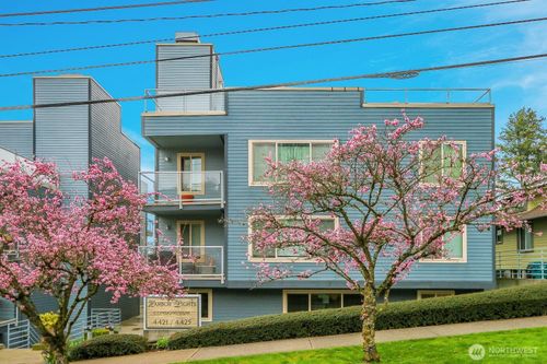 105-4425 Greenwood Ave N, Seattle, WA, 98103-7047 | Card Image