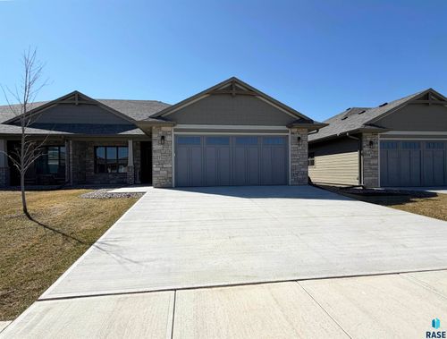 7101 E Copper Stone Cir, Sioux Falls, SD, 57110-7155 | Card Image