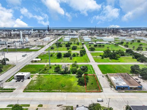 631 Texas Ave, Texas City, TX, 77590-7620 | Card Image