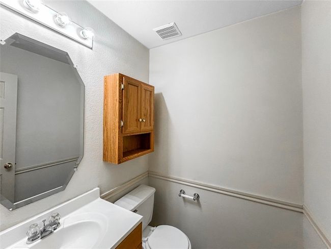 Secondary Bathroom | Image 19