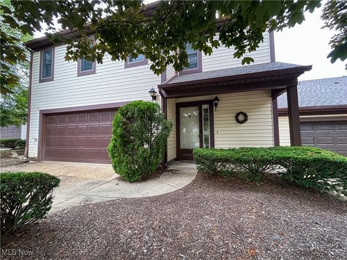 866 Hanover Ct, Akron, OH, 44313-4786 | Card Image