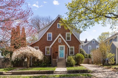 220 Hillside Avenue, Arlington, MA, 02476 | Card Image