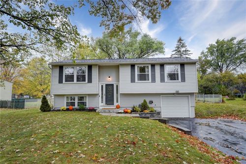 24 Meeting House Dr, Rochester, NY, 14624-4947 | Card Image