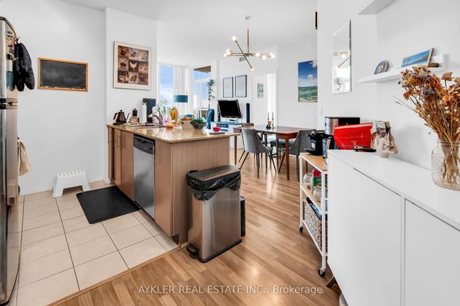 2404 - 12 Yonge St, Condo with 3 bedrooms, 2 bathrooms and 1 parking in Toronto ON | Image 4