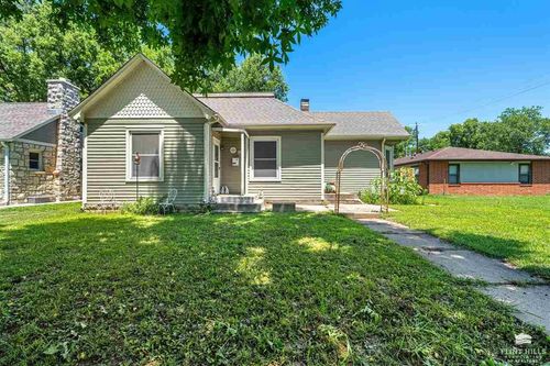 1104 Pierre St, Manhattan, KS, 66502-5451 | Card Image