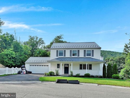 42 Overlook Dr, POTTSVILLE, PA, 17901-4028 | Card Image