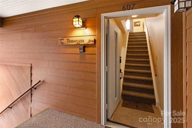 Inside Unit 607 | Image 7