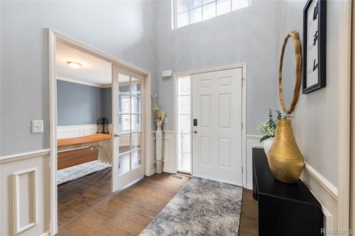 37421 Theresa Ln, New Boston, MI, 48164-8801 | Card Image