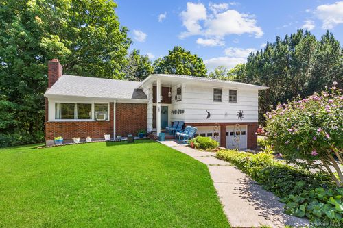 152 Old State Rd, Highland Falls, NY, 10928-4303 | Card Image