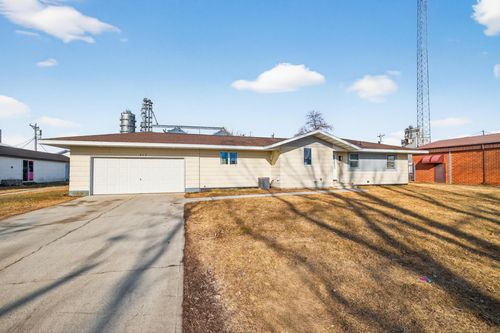 213 1st St E, Hunter, ND, 58048-4017 | Card Image