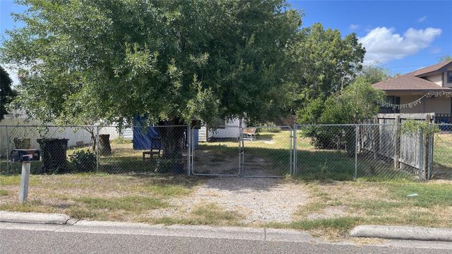 2005 W Abilene Dr, House other with 2 bedrooms, 1 bathrooms and null parking in Weslaco TX | Image 5