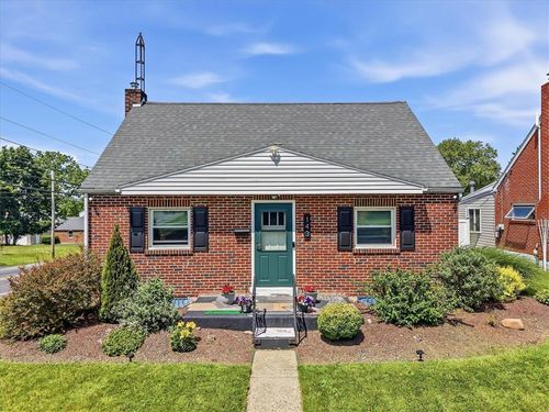 143 Dell St, Emmaus, PA, 18049-3109 | Card Image
