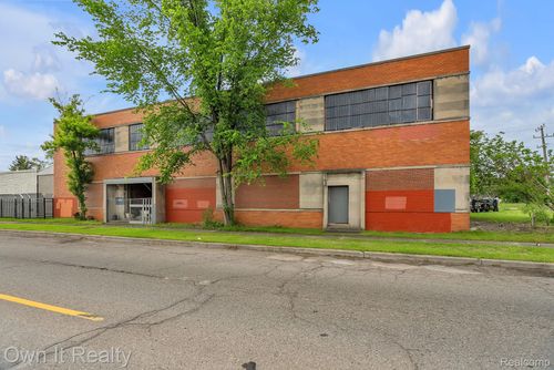 8616 Grinnell St, Detroit, MI, 48213-1153 | Card Image