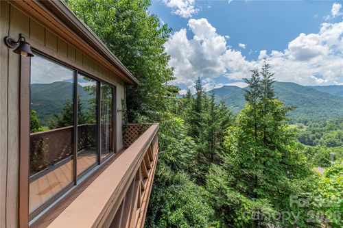 73 Mountain Breeze Dr, Maggie Valley, NC, 28751-7790 | Card Image