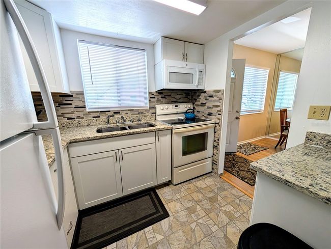 L22 - 1867 Restful Dr, Condo with 2 bedrooms, 2 bathrooms and null parking in BRADENTON FL | Image 11