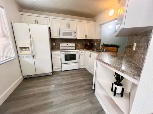 105-1-9156 Nw 40th St, Coral Springs, FL, 33065-2950 | Card Image