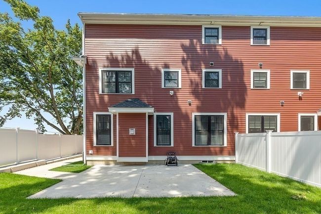 2 - 24 Church St, House attached with 4 bedrooms, 4 bathrooms and 2 parking in Wakefield MA | Image 28