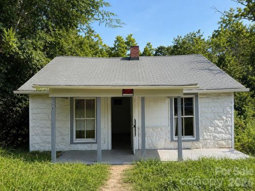 318 Love St, Albemarle, NC, 28001-3824 | Card Image