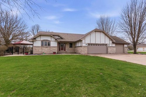 W9486 Zimmerman Drive, Beaver Dam, WI, 53916 | Card Image