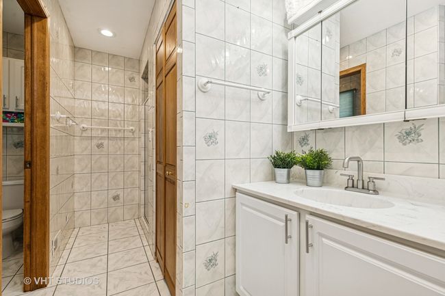 2nd primary suite bathroom | Image 25