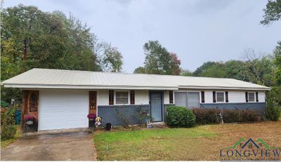 211 Rawls St., House other with 3 bedrooms, 1 bathrooms and null parking in Carthage TX | Image 1