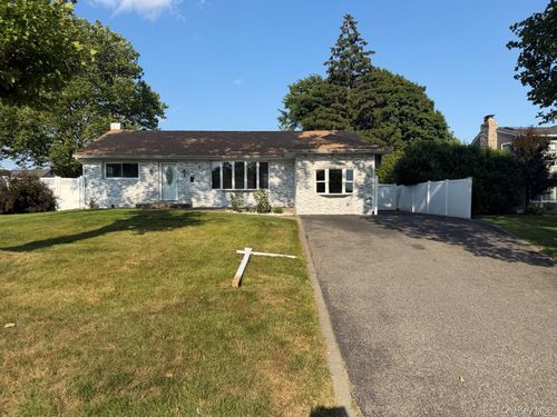 5 Plum Tree Ln, Commack, NY, 11725-2408 | Card Image