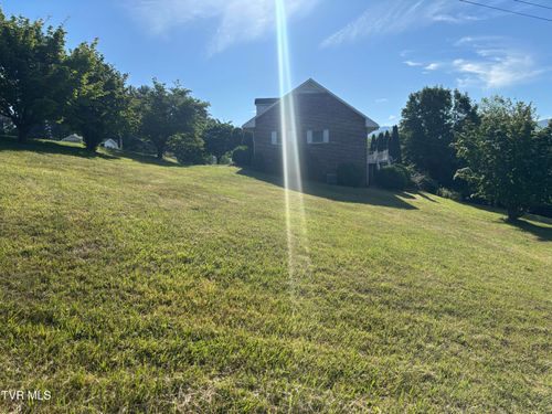 261 Hillmore Dr, Mountain City, TN, 37683-1094 | Card Image