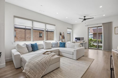 301-13900 Noel Road, Dallas, TX, 75240 | Card Image