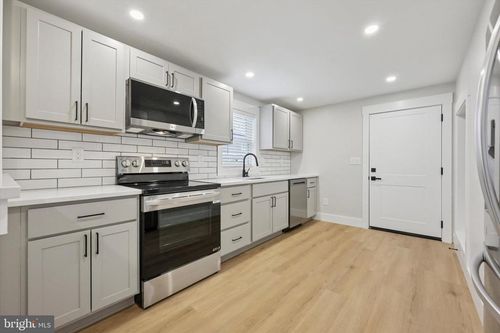 1-47 S New St, Hatboro, PA, 19040-4733 | Card Image