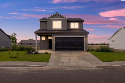 400 Amberly Ave, Grandview, WA, 98930-9478 | Card Image