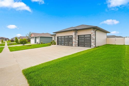 2013 Reese Rd, Cedar Falls, IA, 50613-2269 | Card Image