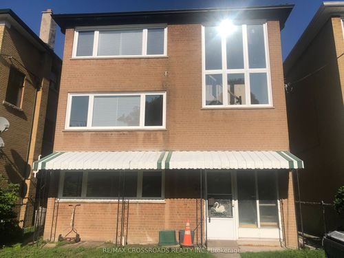 2-25 Glenside Ave, Toronto, ON, M4L2T6 | Card Image