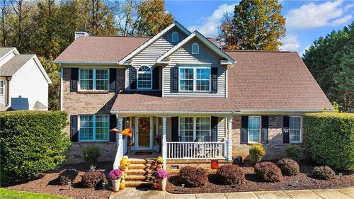 1322 Sherwood Dr, Reidsville, NC, 27320-5221 | Card Image