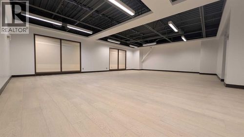 327 41 Ave Ne, Calgary, AB, T2E2N4 | Card Image