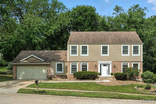 1812 Summer Lake Dr, Chesterfield, MO, 63017-5132 | Card Image