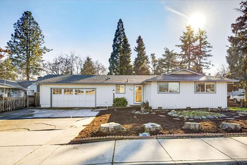 105 Houston Rd, Phoenix, OR, 97535-5700 | Card Image