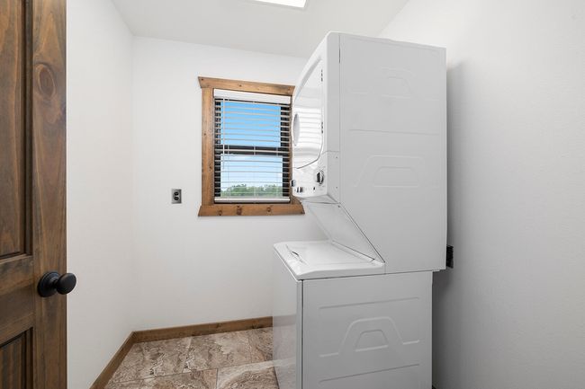 Side storage area | Image 34