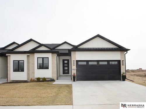 9121 Marbella Dr, Lincoln, NE, 68520-1603 | Card Image