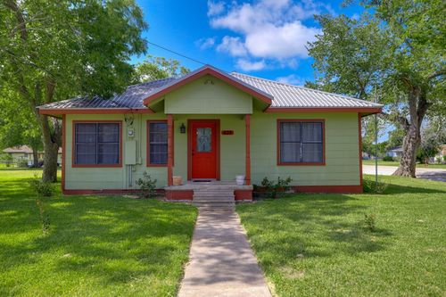 429 W 4th St, Flatonia, TX, 78941-2586 | Card Image
