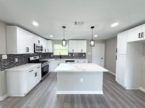 2626 Woodland St, La Marque, TX, 77568-5132 | Card Image